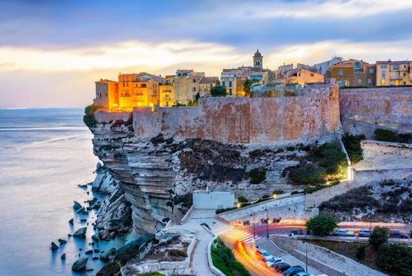 Comment Trouvez la Villa de Vos Rêves en Corse : Conseils pour une Vente Sans Tracas